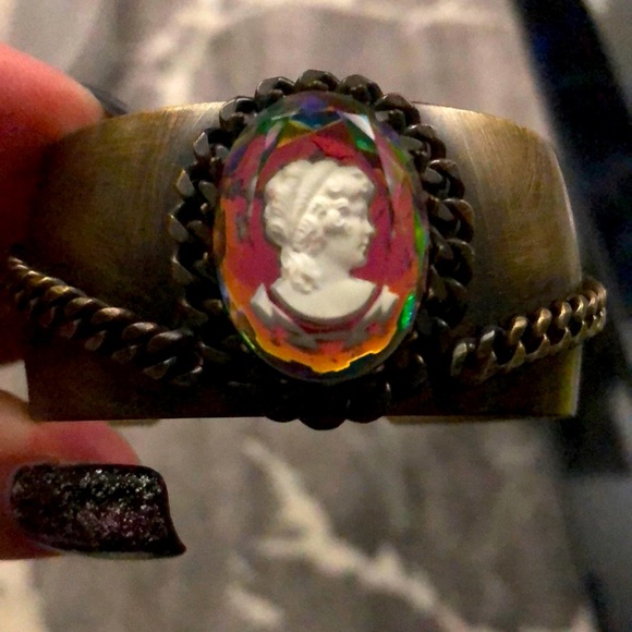 NWT CAMEO VINTAGE CUFF ๐ฅ๐ฅ๐ฅ๐ฅ - Picture 1 of 6